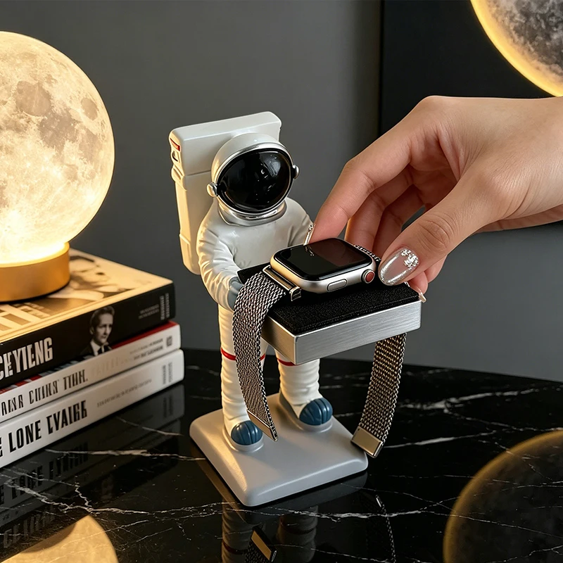 Creative Astronaut Resin Watch - Desk Setup Apple ulasan dan harga